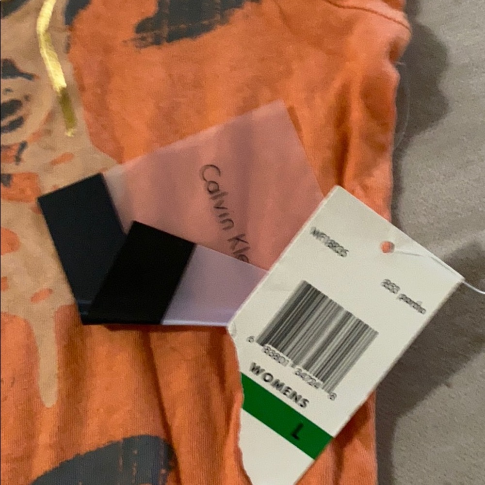 Calvin Klein Tee - Picture 3 of 7